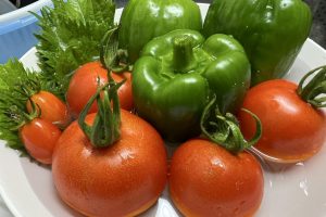 あずきの成長と夏野菜の収穫